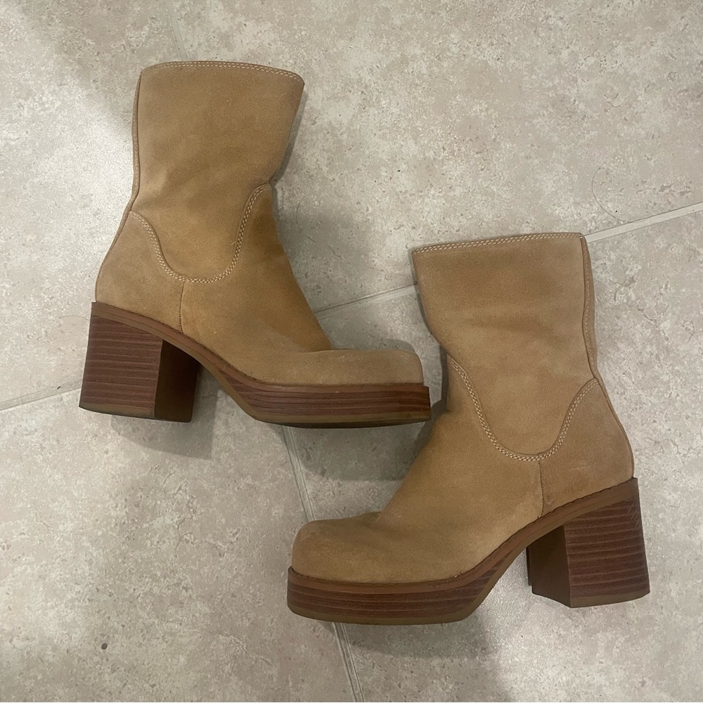 Vintage Xhilaration Bratz Y2K Platform Chunky Tan Suede Ankle Boots

 Size 6.5